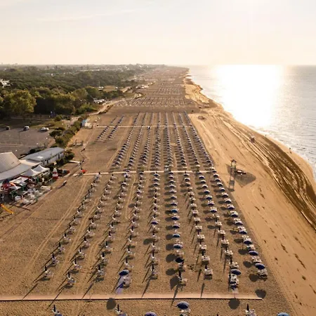 Functional With Shared Pool Апартаменти *